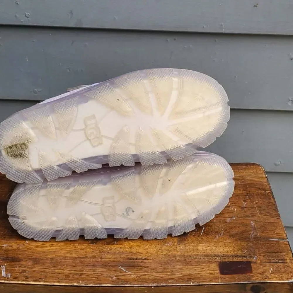UGG these neumel